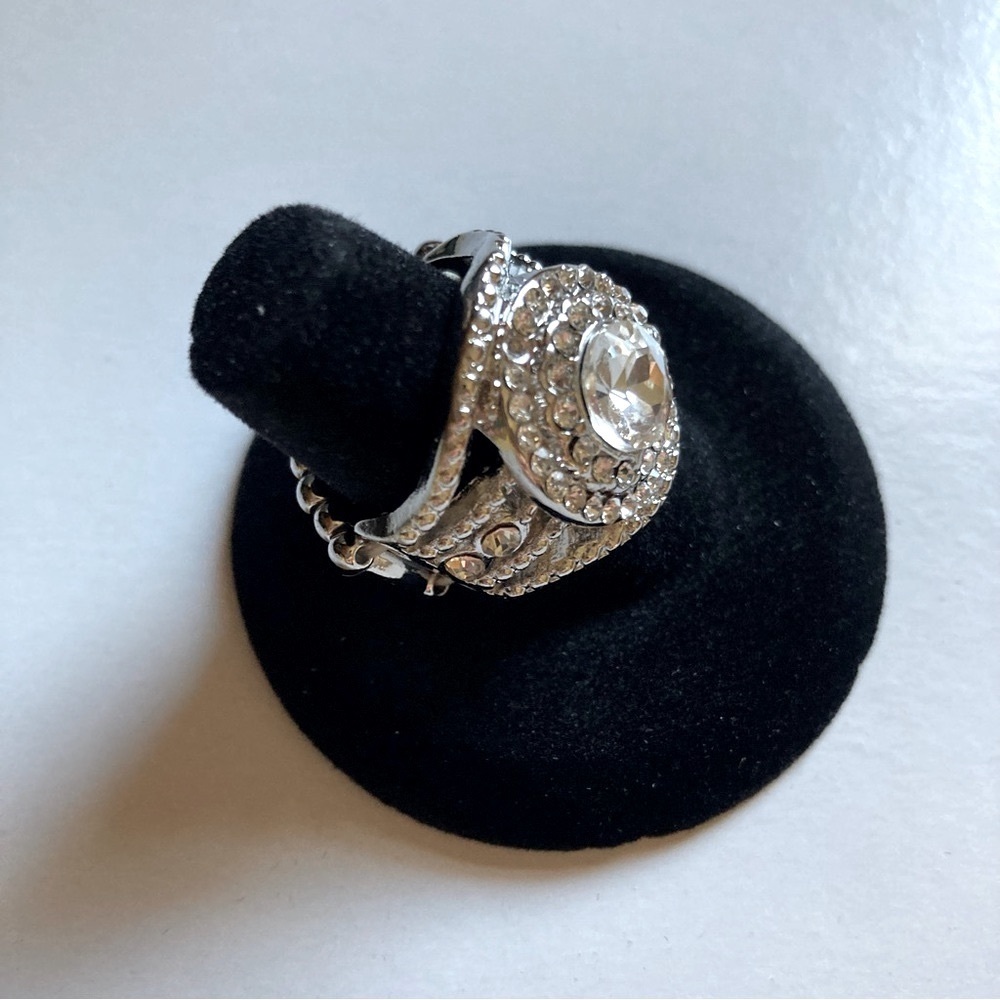 NWT Round Stacked Rhinestone Statement Ring - Picture 2 of 11